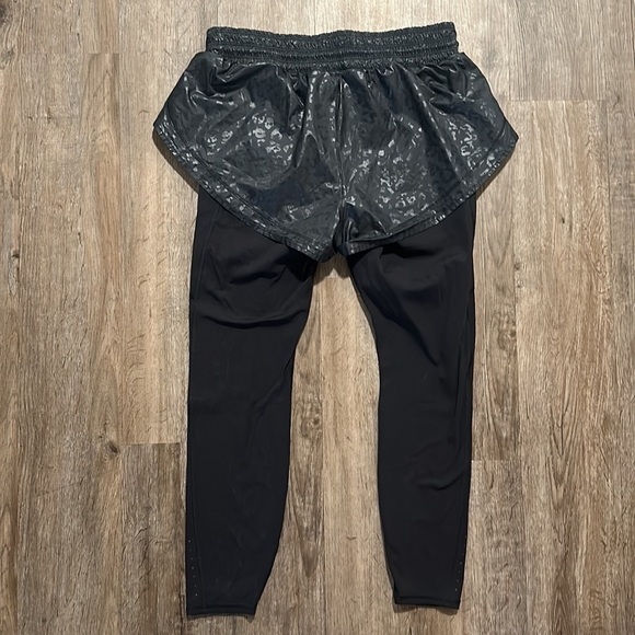 ATHLETA RAINER 2 IN 1 TIGHT (SIZE SMALL) - Picture 7 of 8